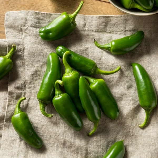 photo of jalapeno peppers representing jalapeno white balsamic vinegar