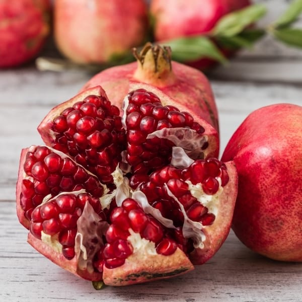 photo of sliced pomegranate representing pomegranate balsamic vinegar