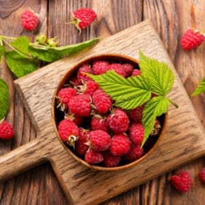 photo of raspberries in bowl representing raspberry balsamic vinegar